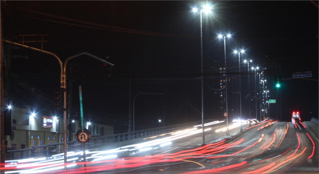 Leia mais sobre o artigo Iluminação Pública Inteligente: Como a Tecnologia Está Transformando as Cidades Brasileiras